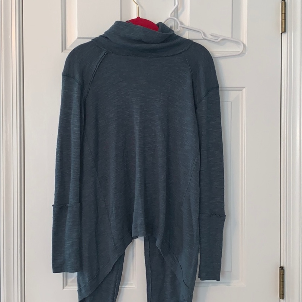 Light turtleneck - FREE PPL